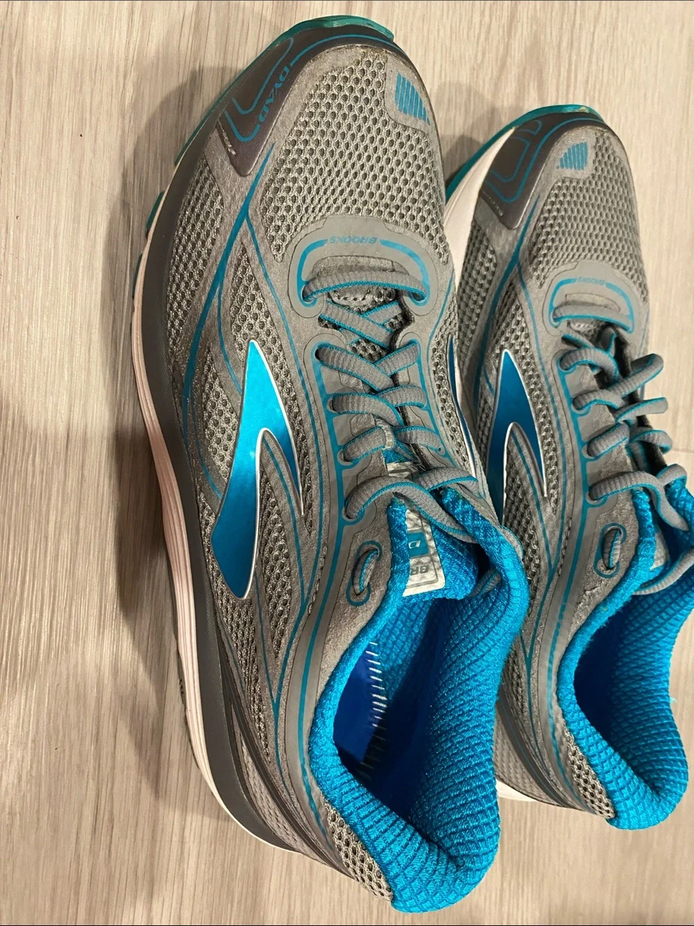 Brooks Women's Gray and Teal Athletic Running Shoes